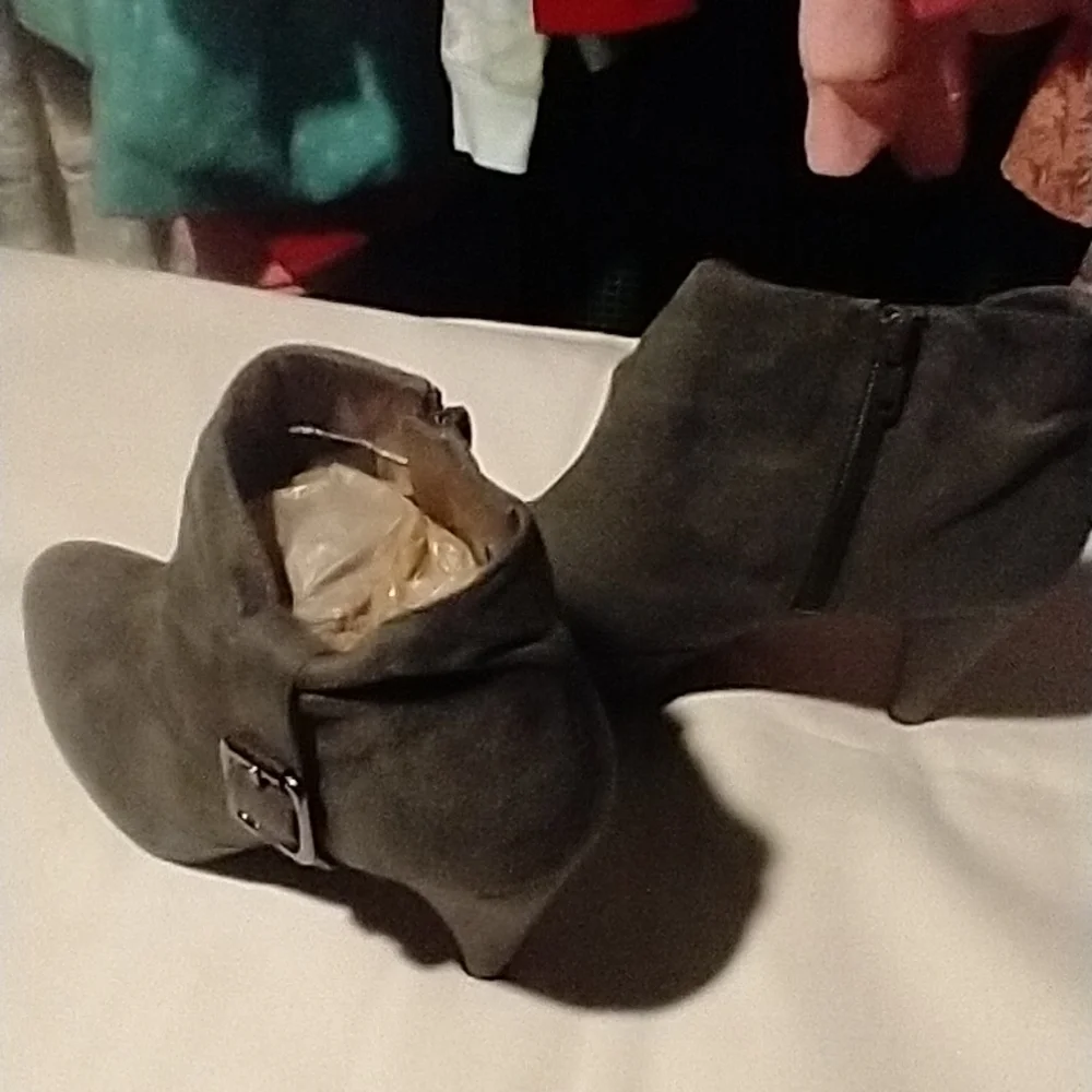 Boots - Picture 3 of 7